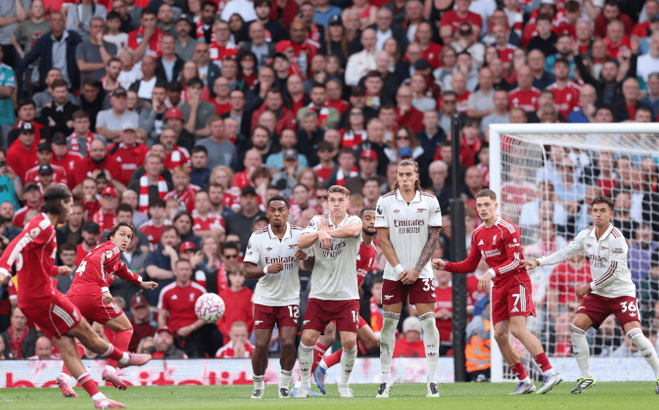 都体：邓弗里斯可能继续缺席与马竞比赛；泽林斯基已参加合练（都灵体育报：邓弗里斯或继续缺席战马竞，泽林斯基已重返合练）