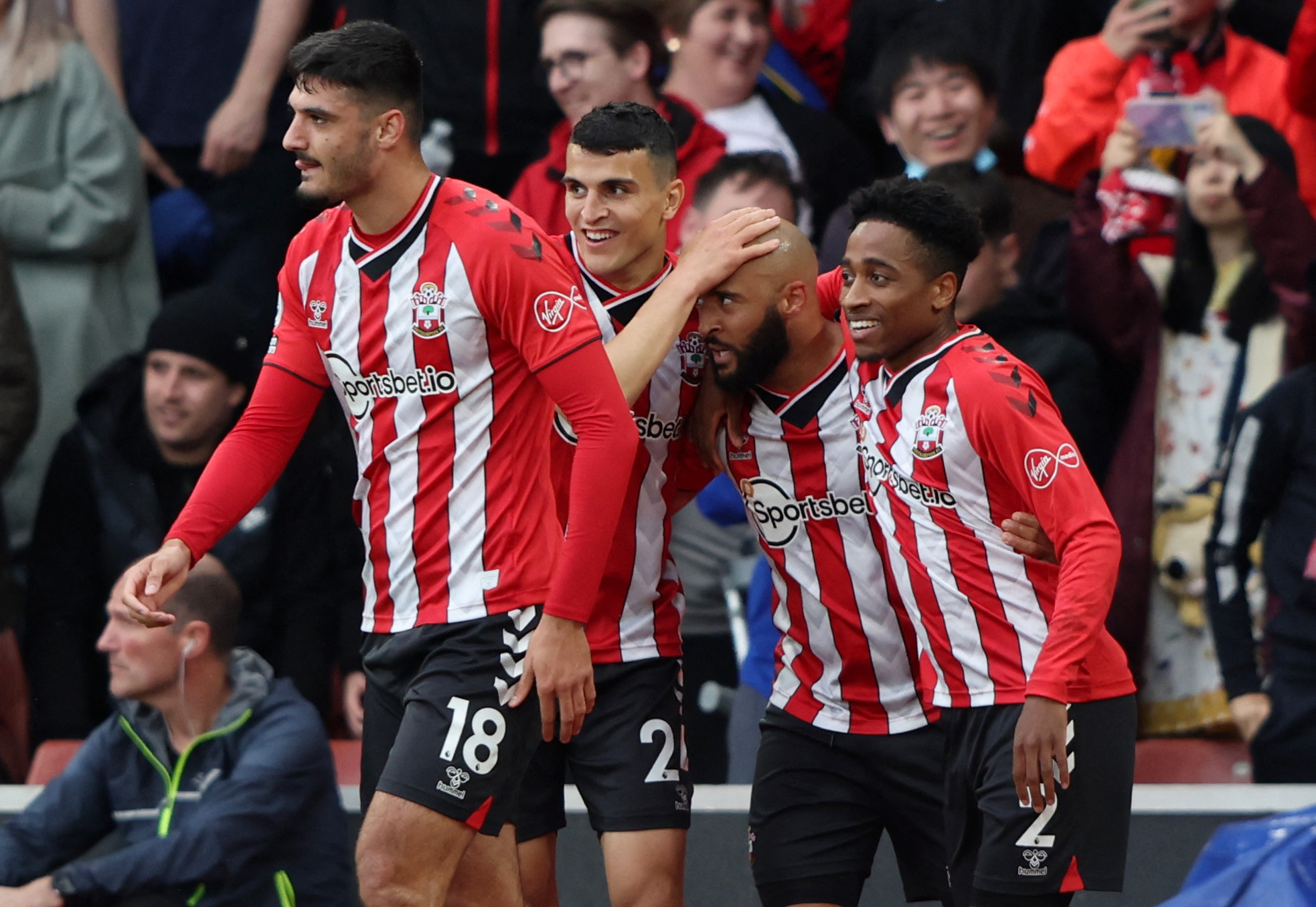 中超：武汉三镇主场1-0小胜上海申花（中超：武汉三镇主场1-0力克上海申花）