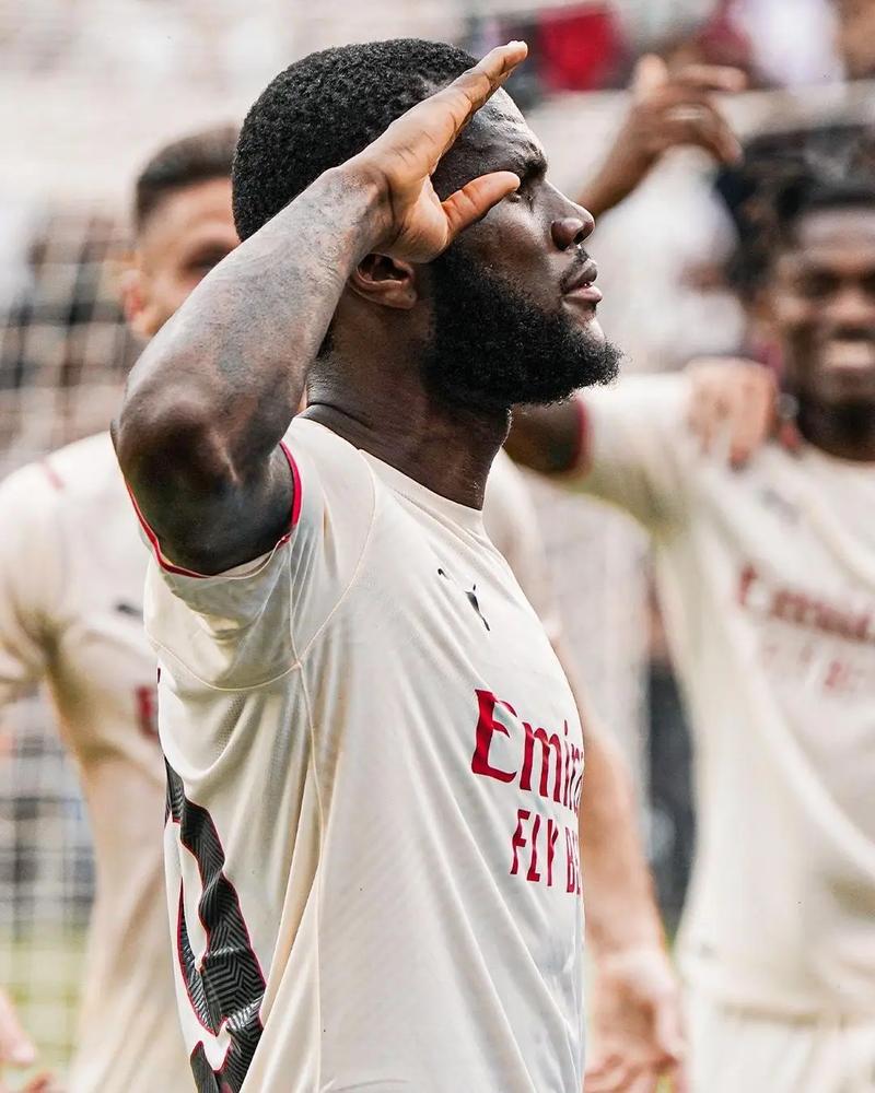 38岁后单赛季为意甲升班马攻入至少4球，瓦尔迪是历史第二人