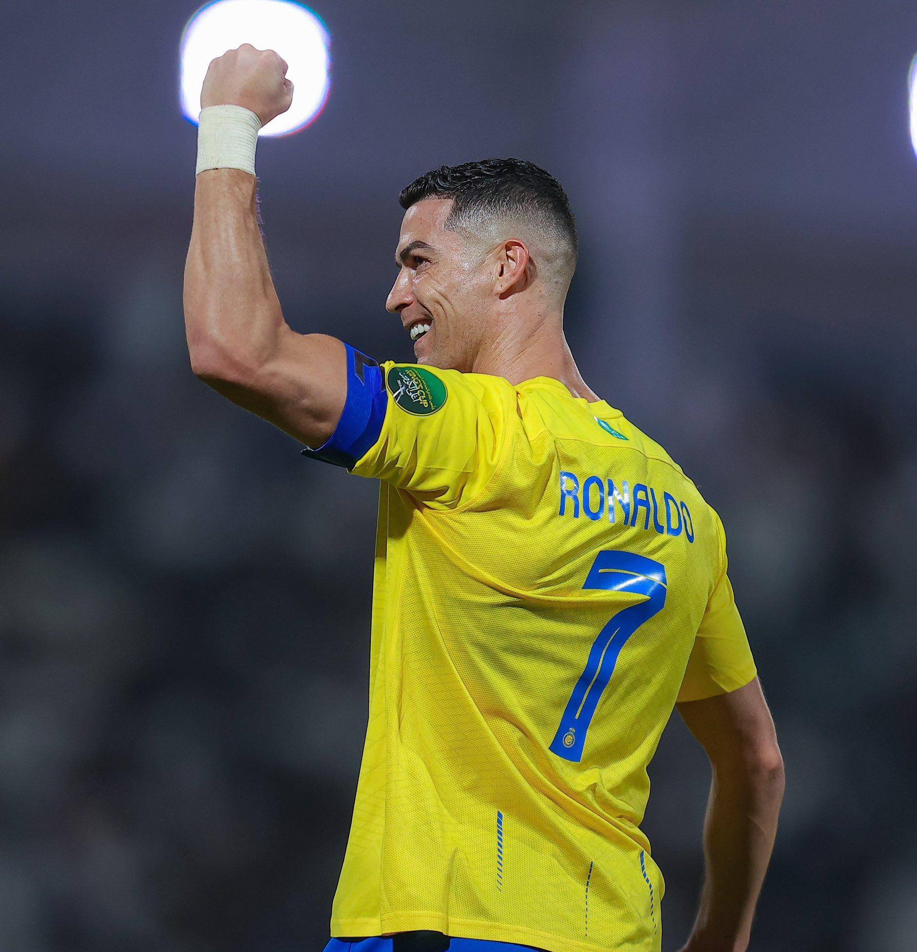 记者：罗马联系法比奥-席尔瓦团队，但若吉拉西离队他将留下（罗马已与法比奥-席尔瓦团队接触，若吉拉西离队他将选择留队）