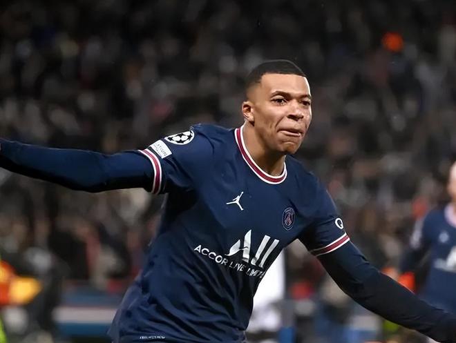 2026年美加墨世界杯扩军至48队，小组赛规则革新，淘汰赛对阵更复杂，传统强队与新势力激烈竞争。（2026美加墨世界杯扩军至48队：小组赛改制、淘汰赛更复杂，豪强与新势力激战升级）