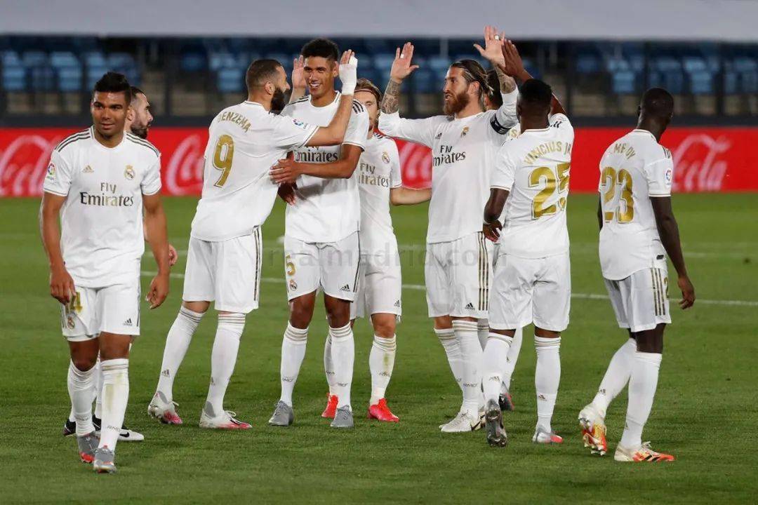 篮球勇士明星球员连场高得分（勇士球星连续砍高分）