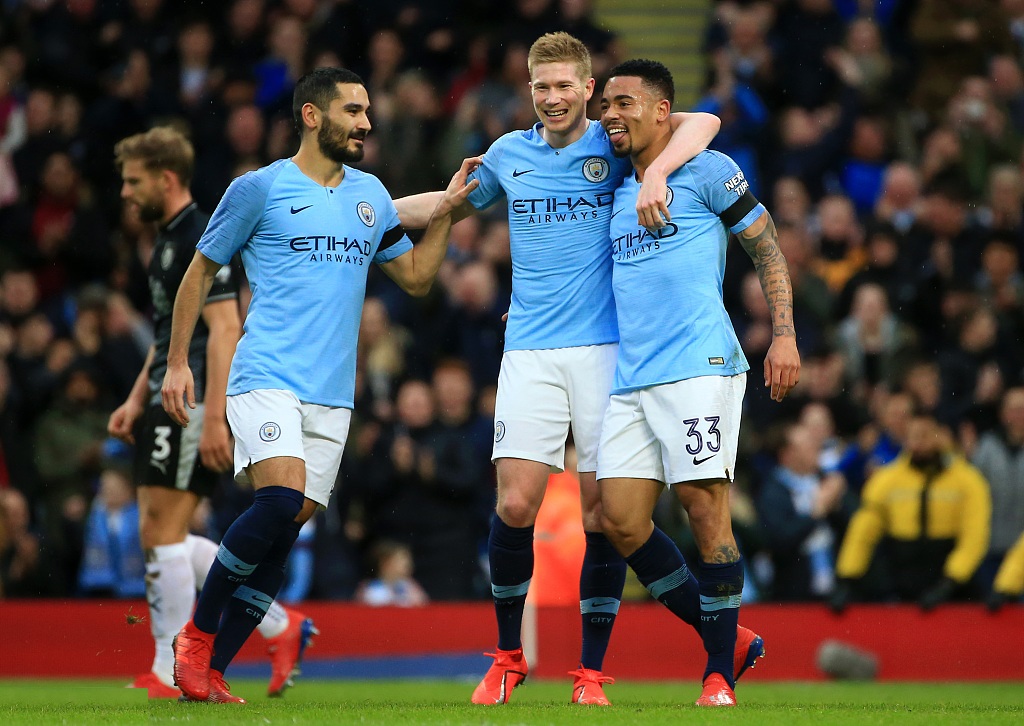 巴萨梅西进球助球队领先皇家社会（梅西破门助巴萨暂领先皇家社会）