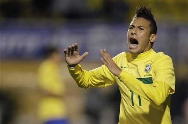 快船队暂不交易哈登伦纳德，坚持现有阵容（快船按兵不动：哈登与伦纳德留队，阵容不变）