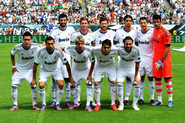 那不勒斯vs尤文：麦克托米奈首发，伊尔迪兹、小孔塞桑出战（意甲焦点战：那不勒斯对阵尤文，麦克托米奈先发，伊尔迪兹与小孔塞桑登场）