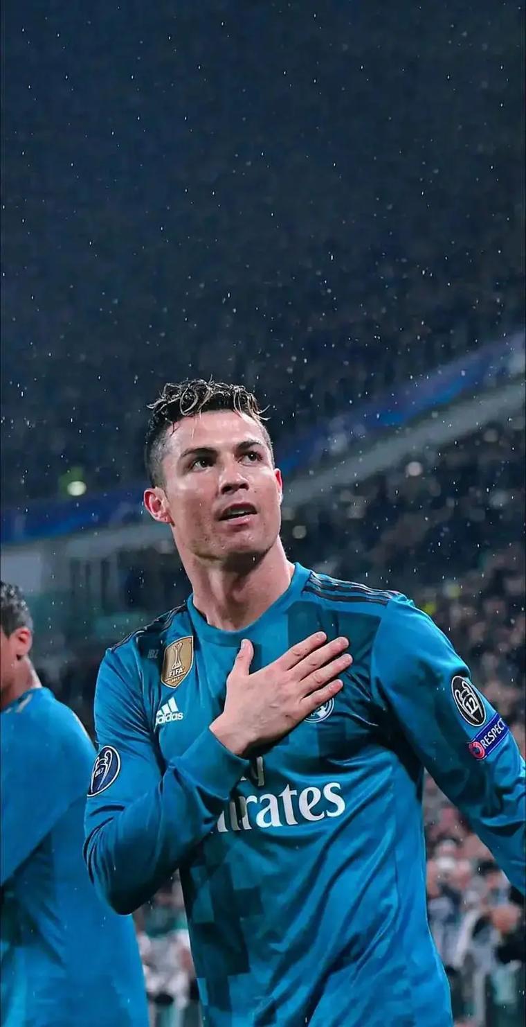 库尔图瓦揭示阿隆索与皇马更衣室的真实关系（库尔图瓦揭秘阿隆索与皇马更衣室相处内幕）