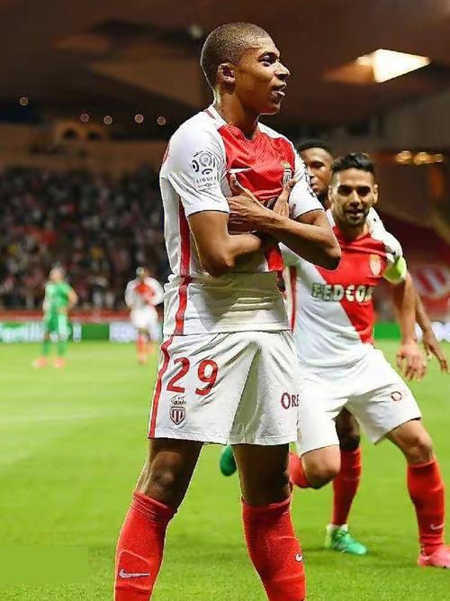 利兹联VS切尔西，悬念拉满！利兹联能否掀翻切尔西？（利兹联对阵切尔西：悬念十足，能否上演黑马逆袭？）