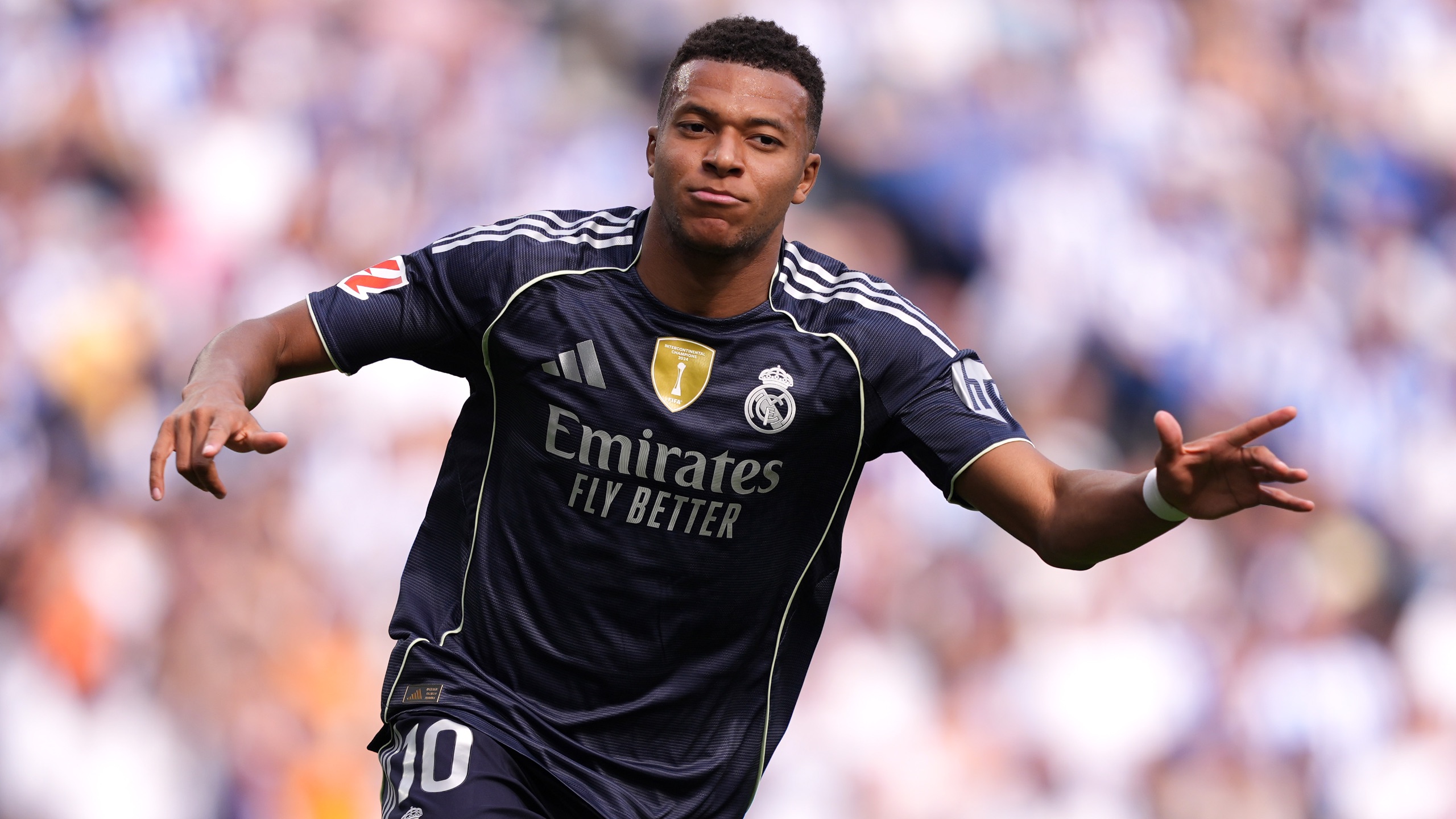 赫内斯：明年目标是德甲冠军；已准备庆祝活动？我们不想傲慢（赫内斯：下赛季目标德甲冠军；庆祝提前准备？不，我们不想显得傲慢）