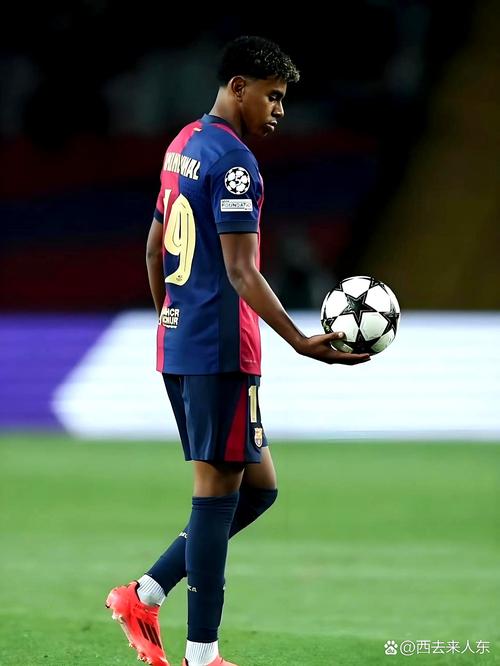 利物浦决定出售萨拉赫，高层认为其已造成不可挽回损失，计划启用塞梅尼奥替代。