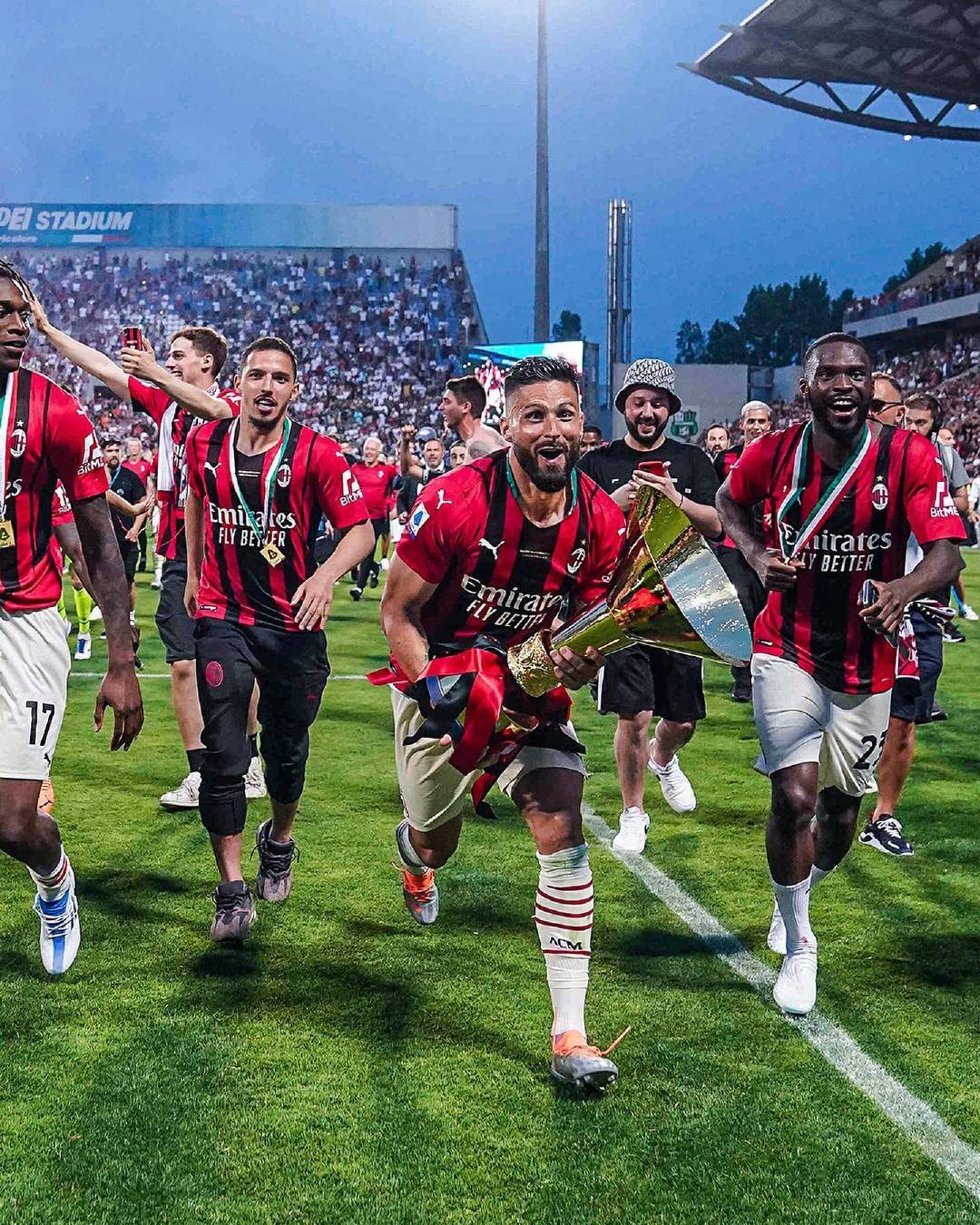 斯塔尼希奇谈乌尔比希：即使诺伊尔缺阵，我们也有可靠的门将（斯塔尼希奇：即便诺伊尔缺席，乌尔比希同样让人放心）