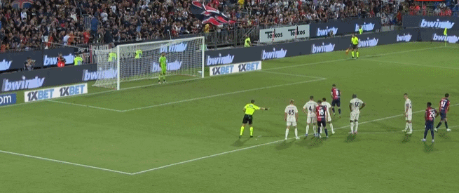 克雷莫内塞2-0莱切，博纳佐利建功，萨纳夫里亚锁定胜局（克雷莫内塞2-0击败莱切：博纳佐利先拔头筹，萨纳夫里亚终结比赛）