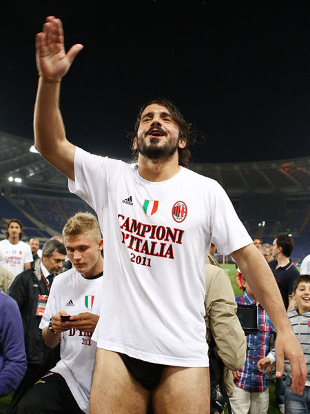 时隔两月破荒，“梅开二度”的霍伊伦还需枪口更稳（两月后破荒，霍伊伦梅开二度但机会把握仍待提升）