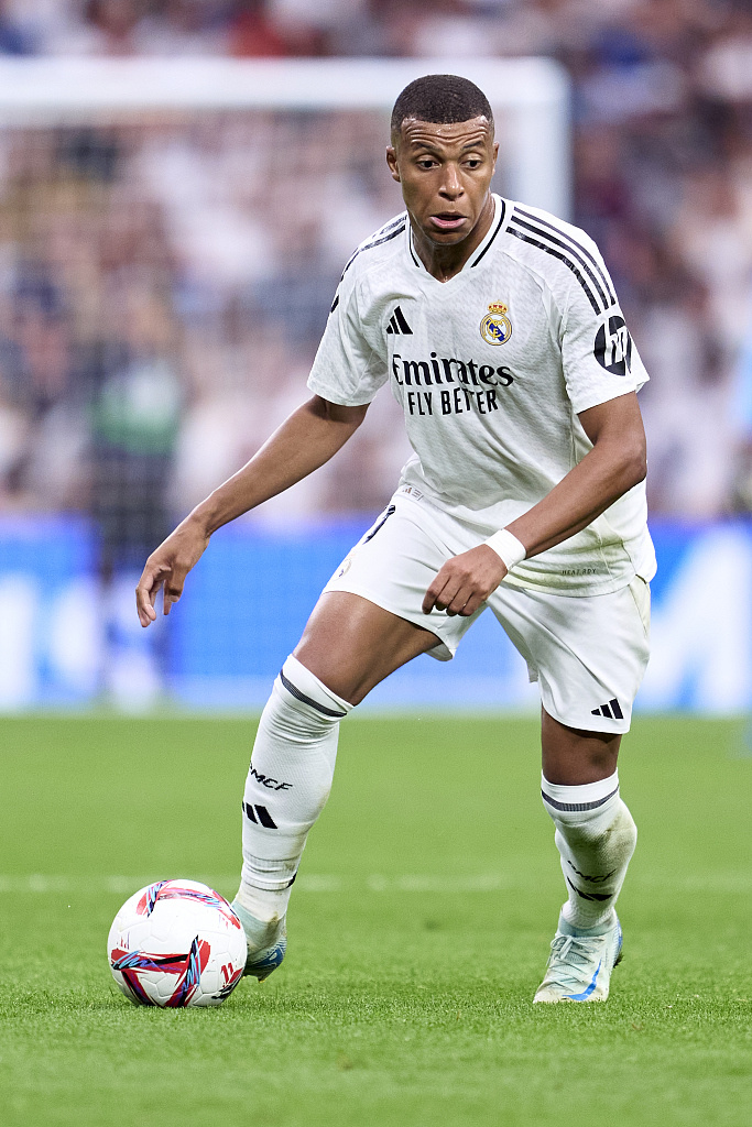 意甲风云再起！国际米兰4-0横扫科莫，齐沃战术大胜法布雷加斯夺榜首