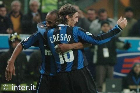 曼联最艰难时刻迎击阿森纳 数据示梦剧场沦陷（曼联低谷迎战阿森纳 数据预示梦剧场恐失守）