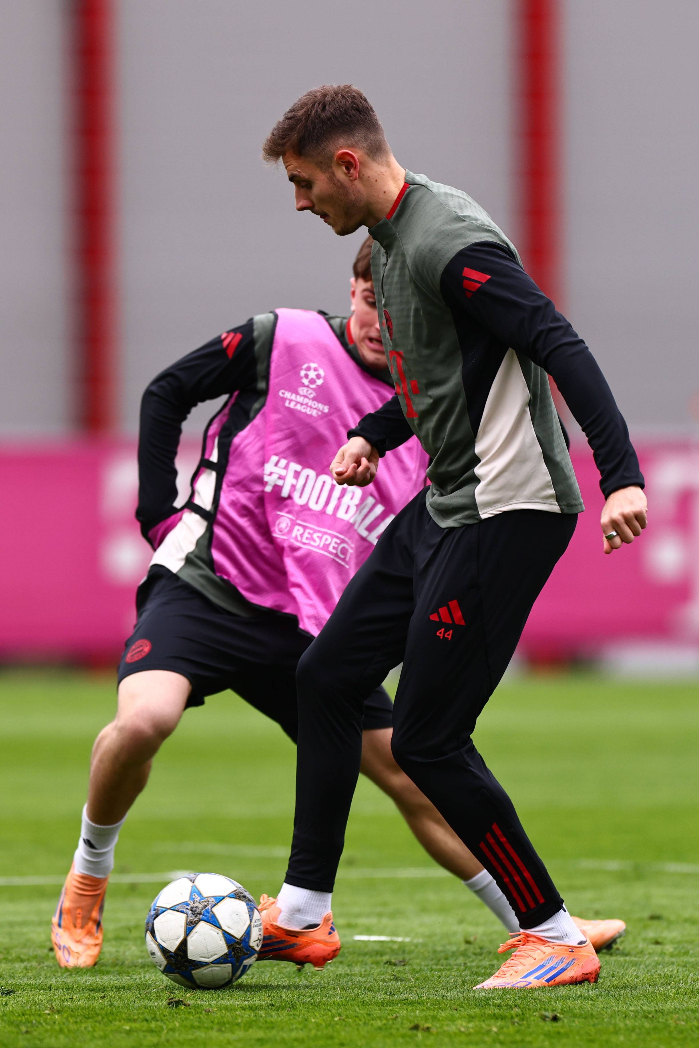 群雄争霸，意甲连续第二年至少4支排名前列的球队相差2分以内（意甲群雄并起，连续两季至少四强分差不超2分）