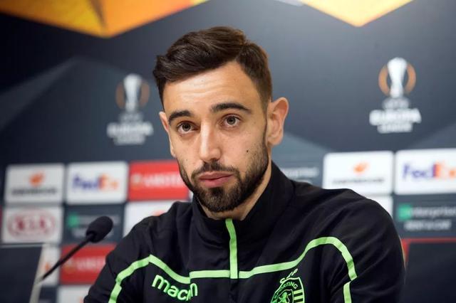 欧冠赛场精彩瞬间：巴萨主场2-0取胜,（欧冠高光时刻：巴萨主场2-0告捷）