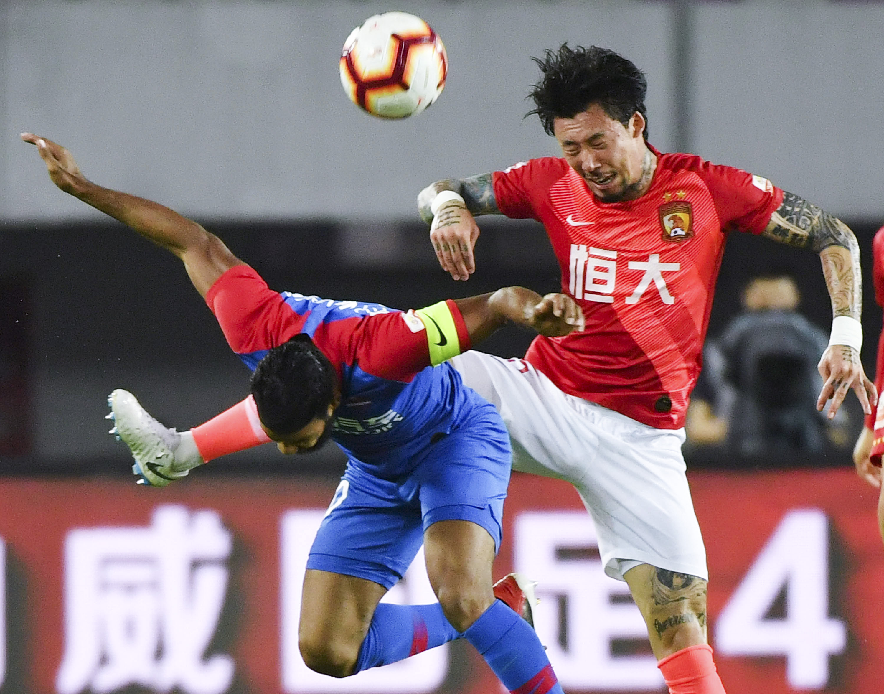 麦肯尼：教练的战术调整很有帮助；坎比亚索送出精彩的助攻（麦肯尼称教练战术调整受益匪浅，坎比亚索奉献绝妙助攻）