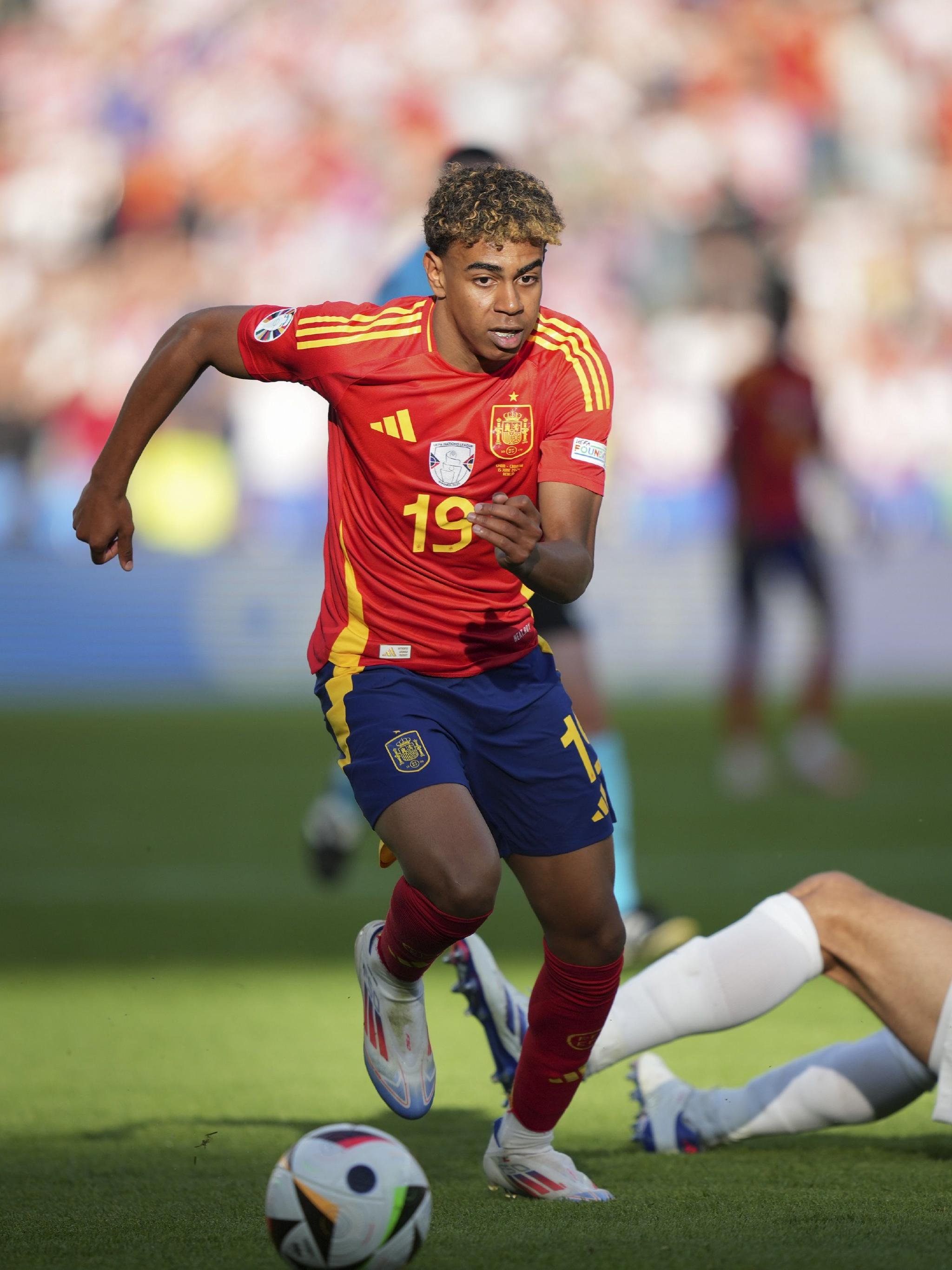 埃尔切主帅：我们球场太长了，不好限制姆巴佩和维尼修斯反击（埃尔切主帅：球场过长，难以遏制姆巴佩与维尼修斯的反击）