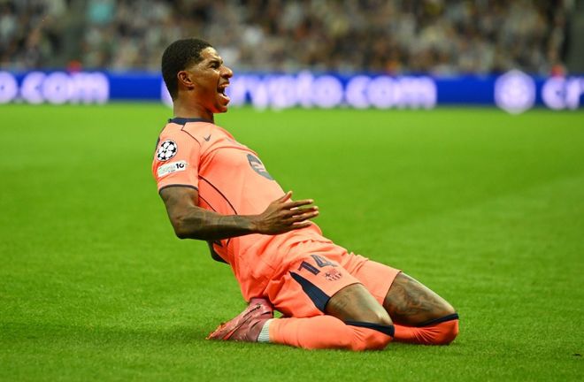 西班牙此前10次对阵乌拉圭5胜5平保持不败，打进16球丢8球（西班牙近10次对阵乌拉圭取得5胜5平不败战绩，共打入16球失8球）