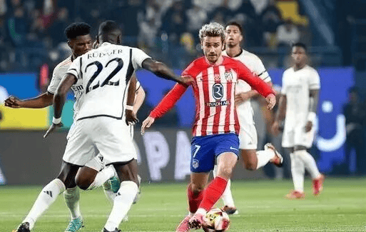 阿根廷球员看女儿球赛时与他人发生争执，被汽车钥匙刺伤头部（阿根廷球员观看女儿比赛与人起冲突，头部被车钥匙刺伤）