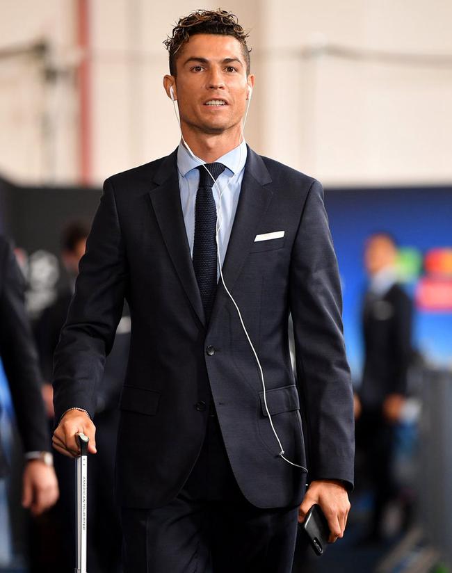 在辉煌与遗憾之间：科斯蒂亚的告别与自白（荣光与缺憾的交界处：科斯蒂亚的告别自述）